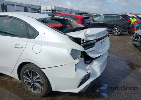 2023 Kia Forte Lxs z USA, uszkodzony, nr VIN 3KPF24AD5PE650070